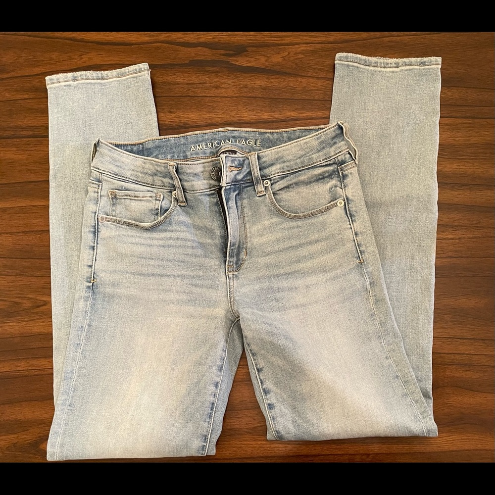 American Eagle Light Wash Skinny Jeans